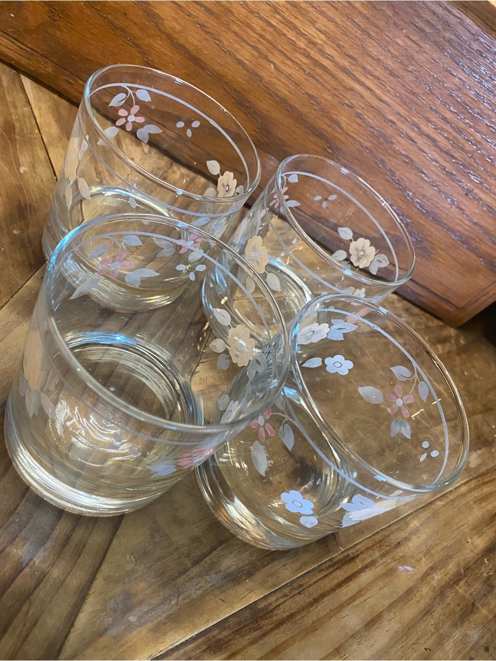 Pfaltzgraff Set up of 4 Floral Etched Clear Glass Tumblers